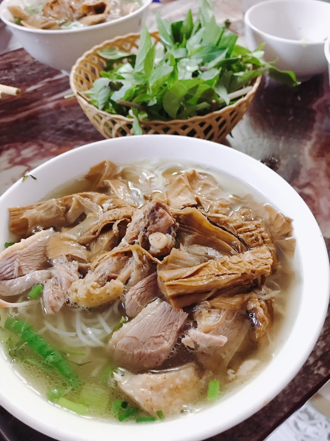 大鍋でしか得られないベトナム麺類のダシ