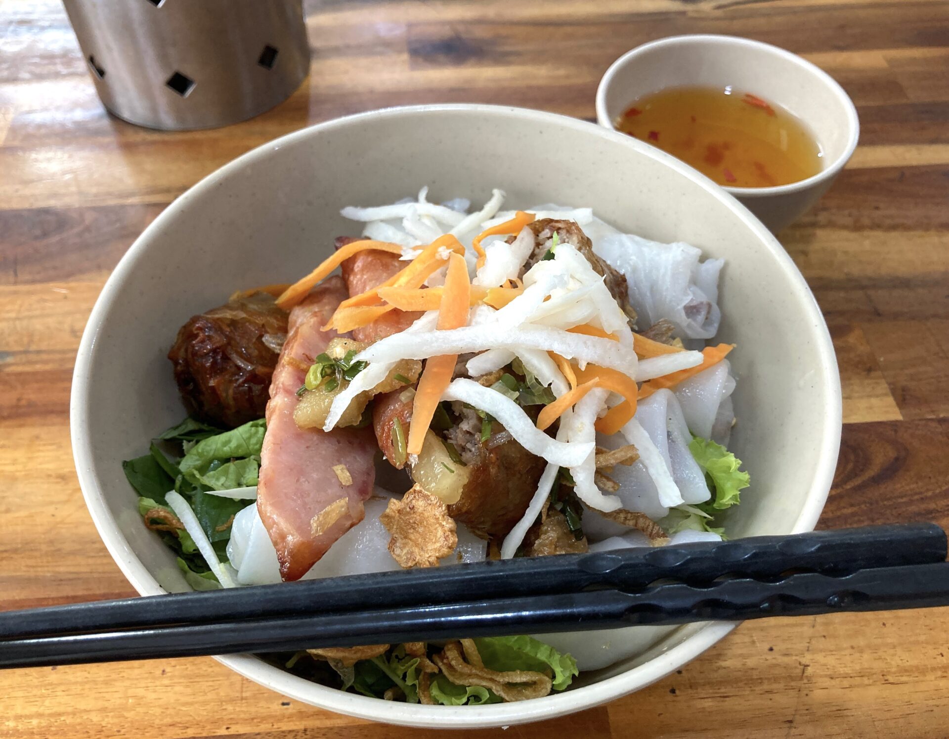 Bún thịt nướng の麺をBánh cuốn に変えたVer
これがまた美味い♪